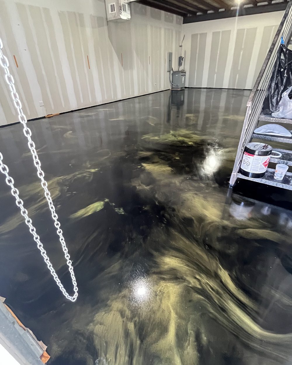 Hugo Studio glow-in-the-dark metallic floor
